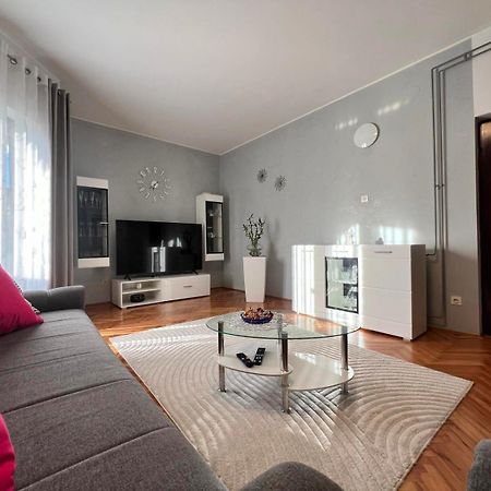 Apartment Tigo - 2 Bedrooms, 2 Bathrooms, Terrace And Big Garden Fazana Bagian luar foto