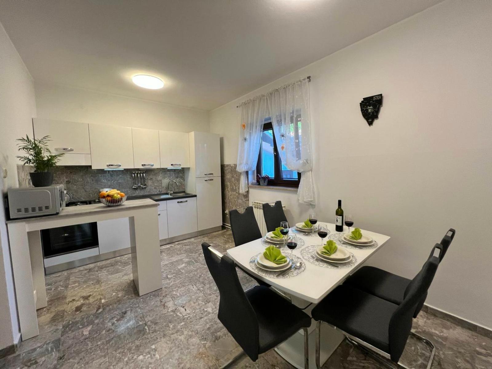 Apartment Tigo - 2 Bedrooms, 2 Bathrooms, Terrace And Big Garden Fazana Bagian luar foto