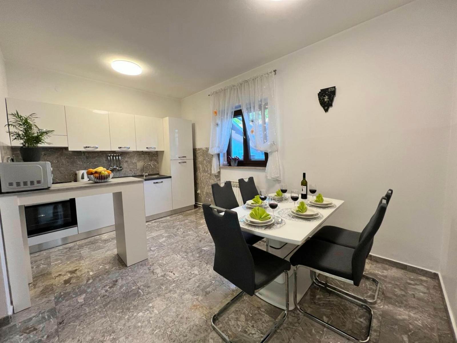 Apartment Tigo - 2 Bedrooms, 2 Bathrooms, Terrace And Big Garden Fazana Bagian luar foto